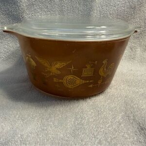 Vintage Pyrex early American Casserole 1 qt with Lid 173